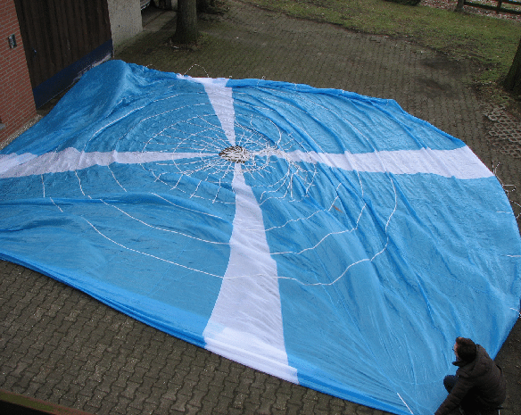 Fallschirm Blau - Wei�